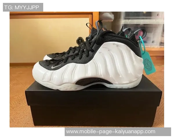 塔克晒出喷泡配色Book1PE球鞋引发热议超越布克本人魅力